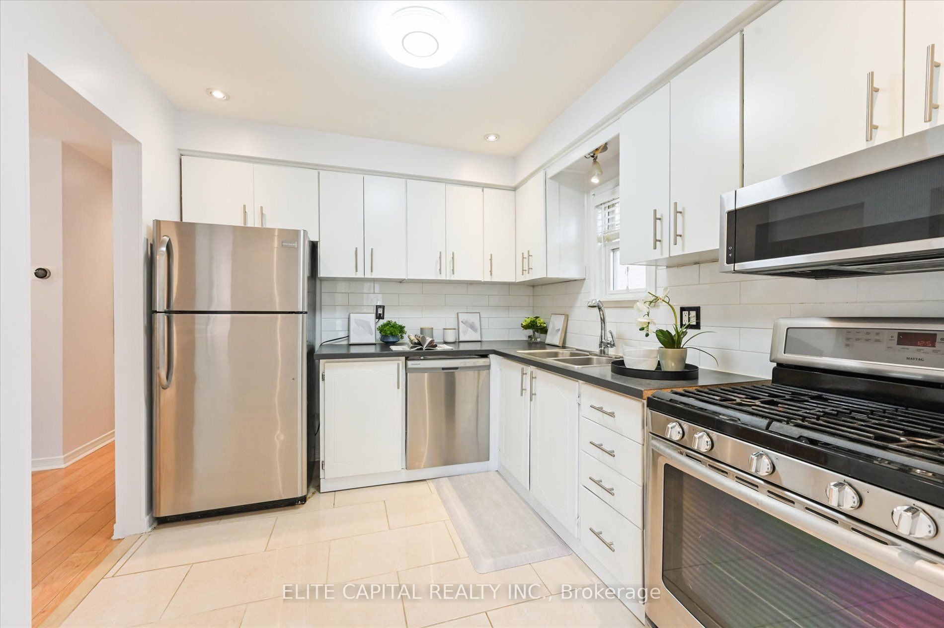 3105 Cantelon Cres