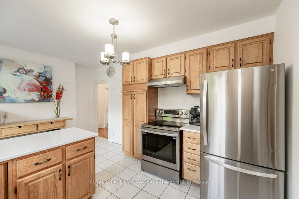 891 Kingsway Drive