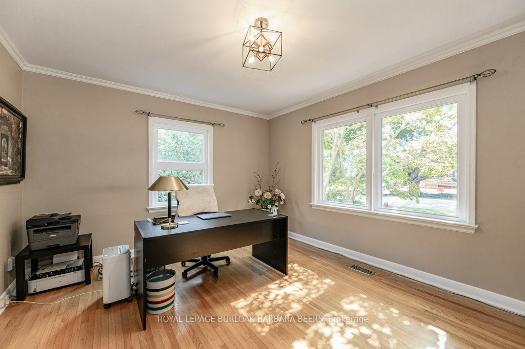 891 Kingsway Drive