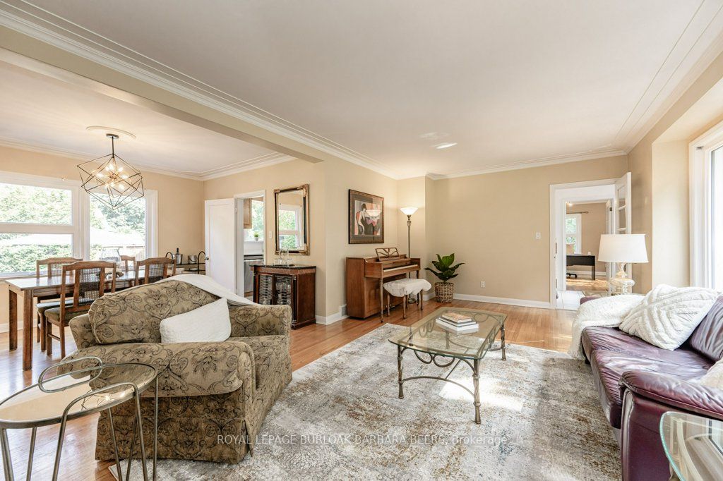 891 Kingsway Drive