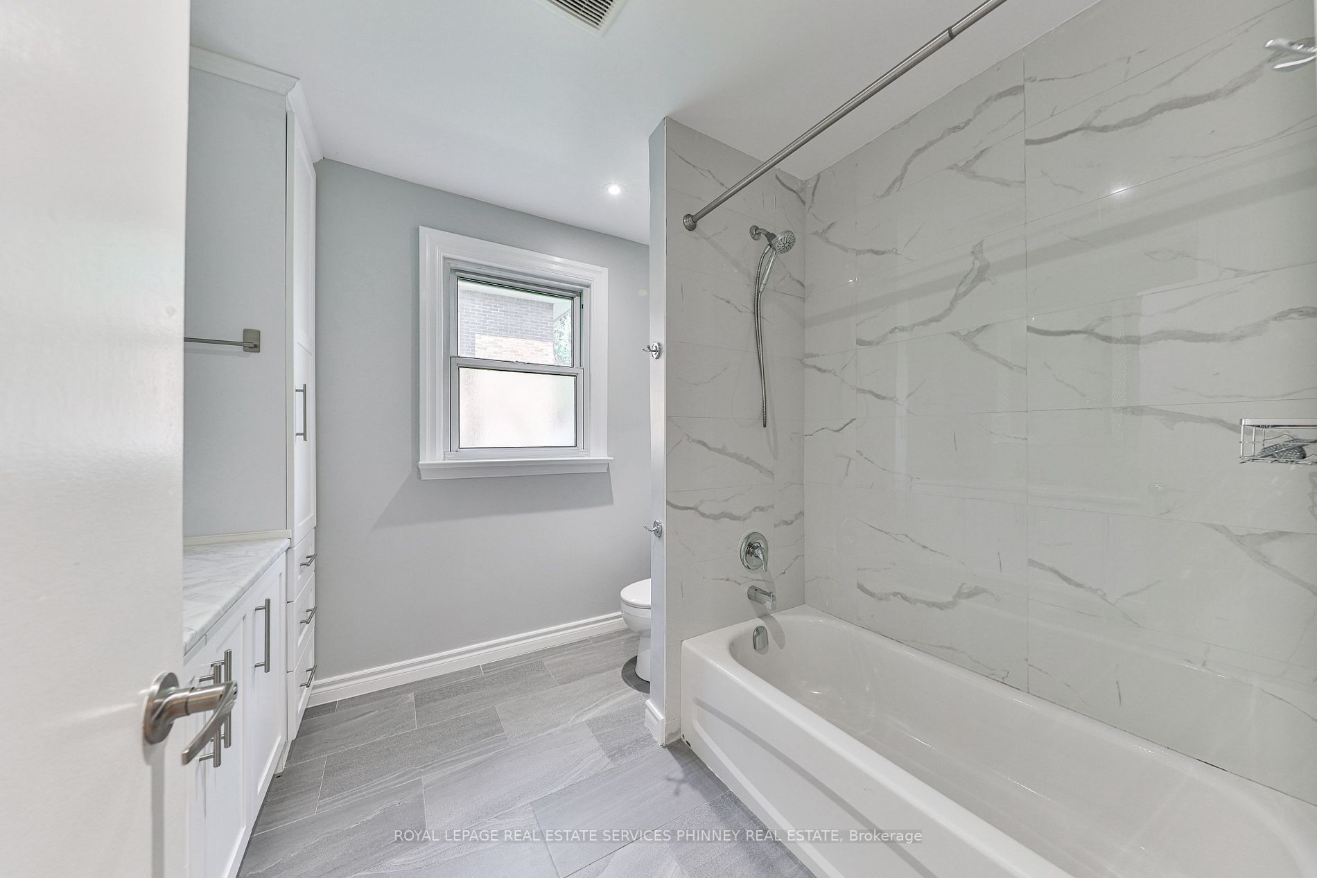 2105 Stonehouse Cres