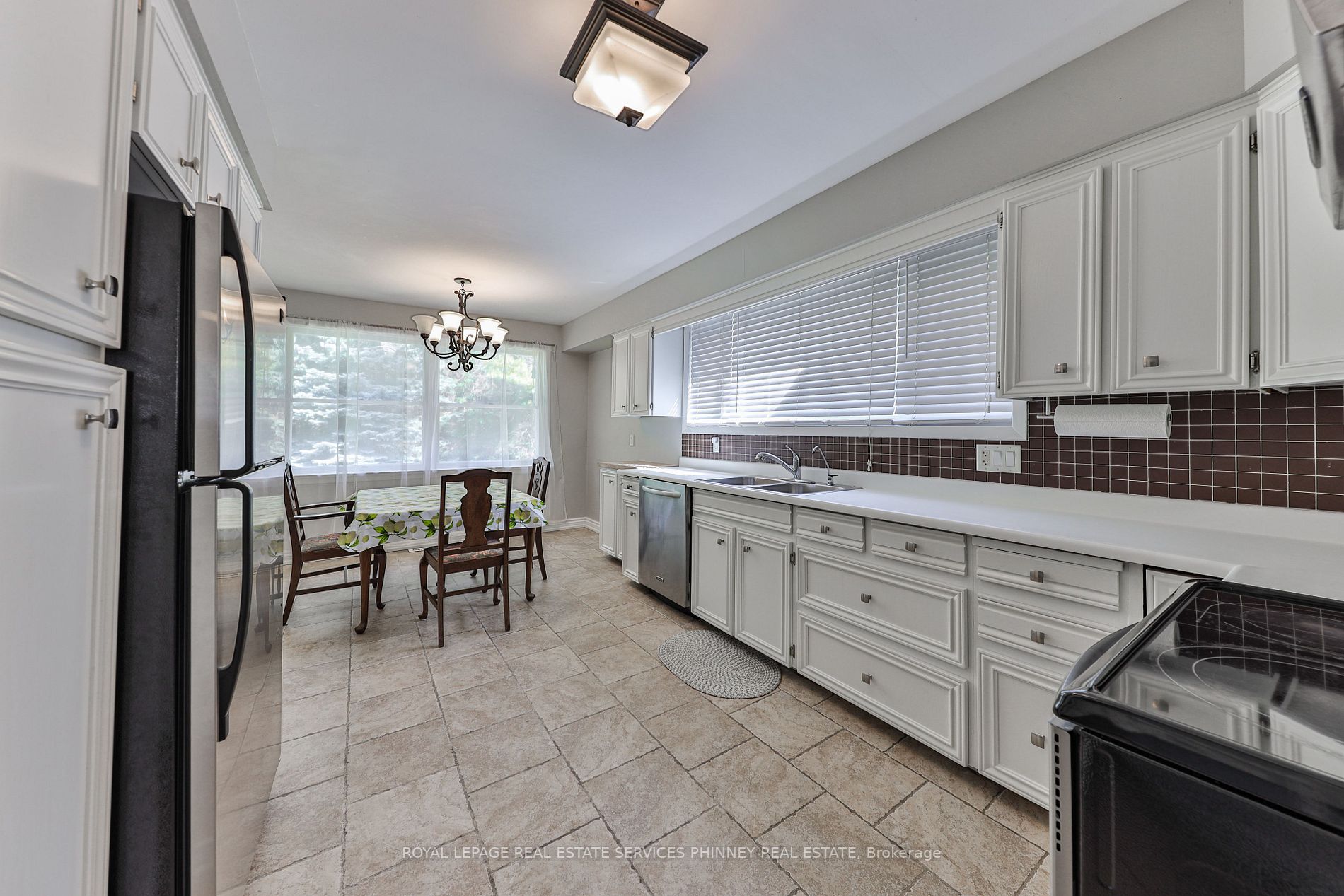 2105 Stonehouse Cres