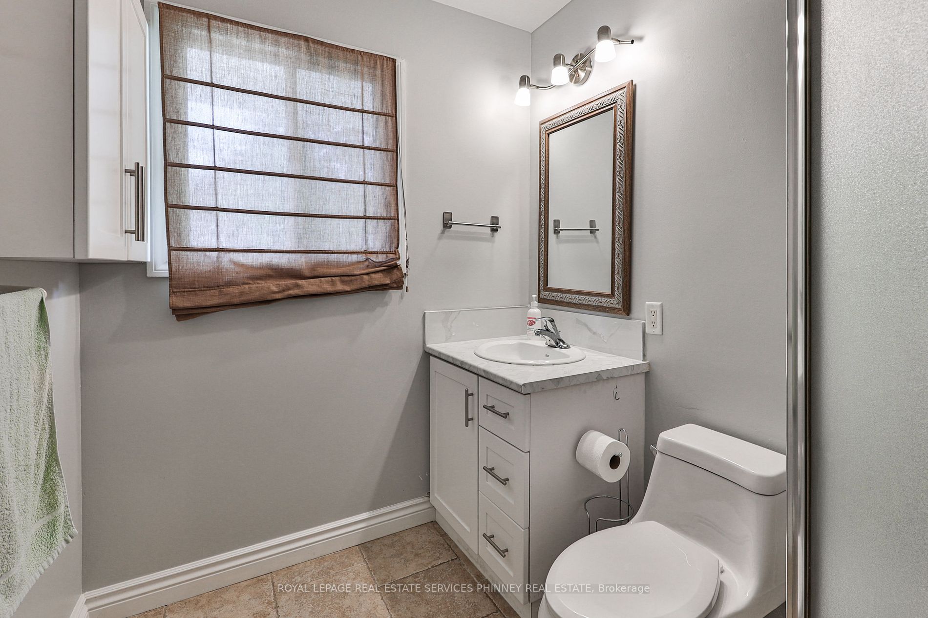 2105 Stonehouse Cres