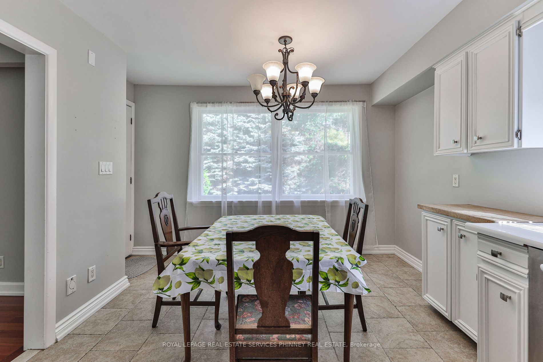 2105 Stonehouse Cres