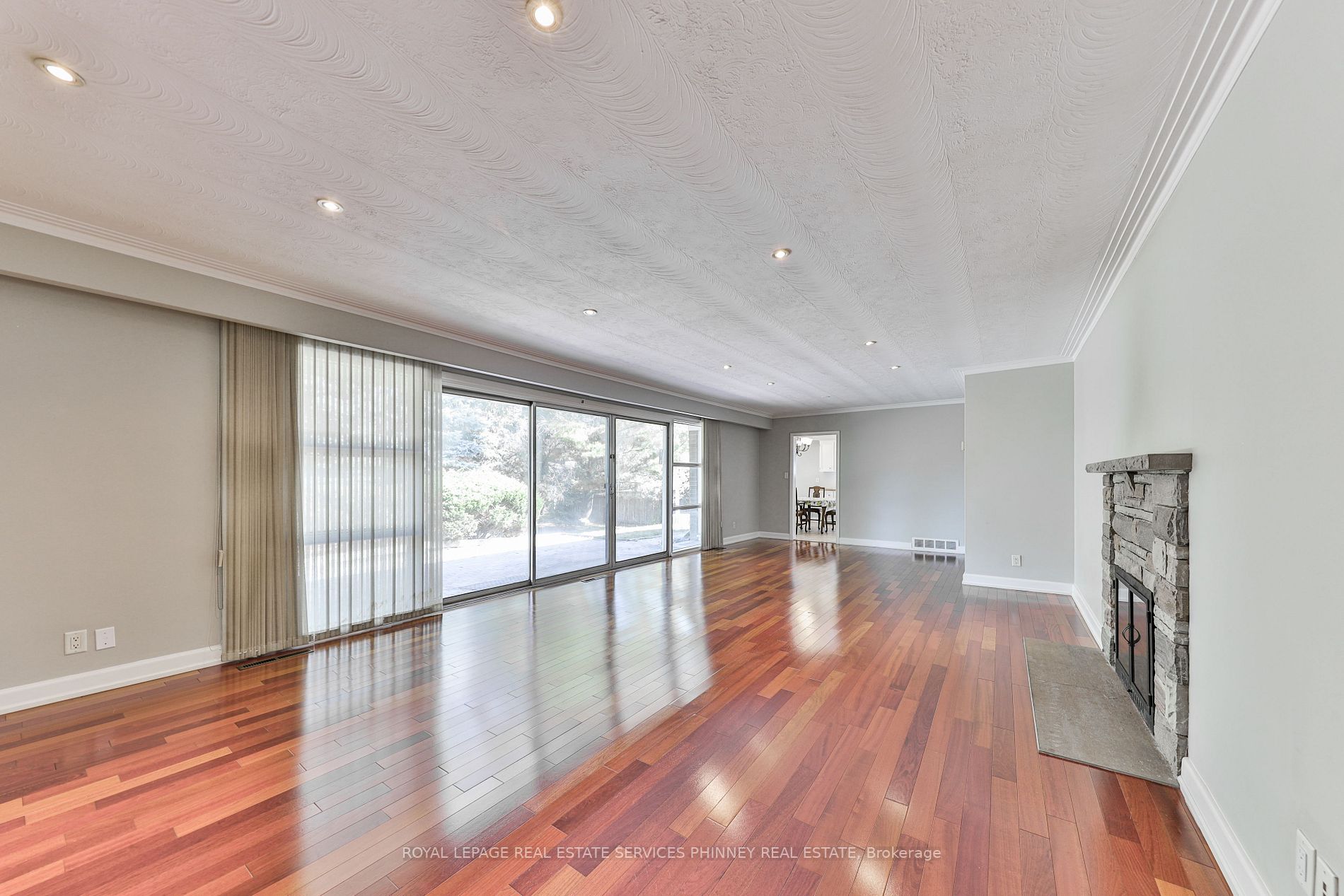 2105 Stonehouse Cres