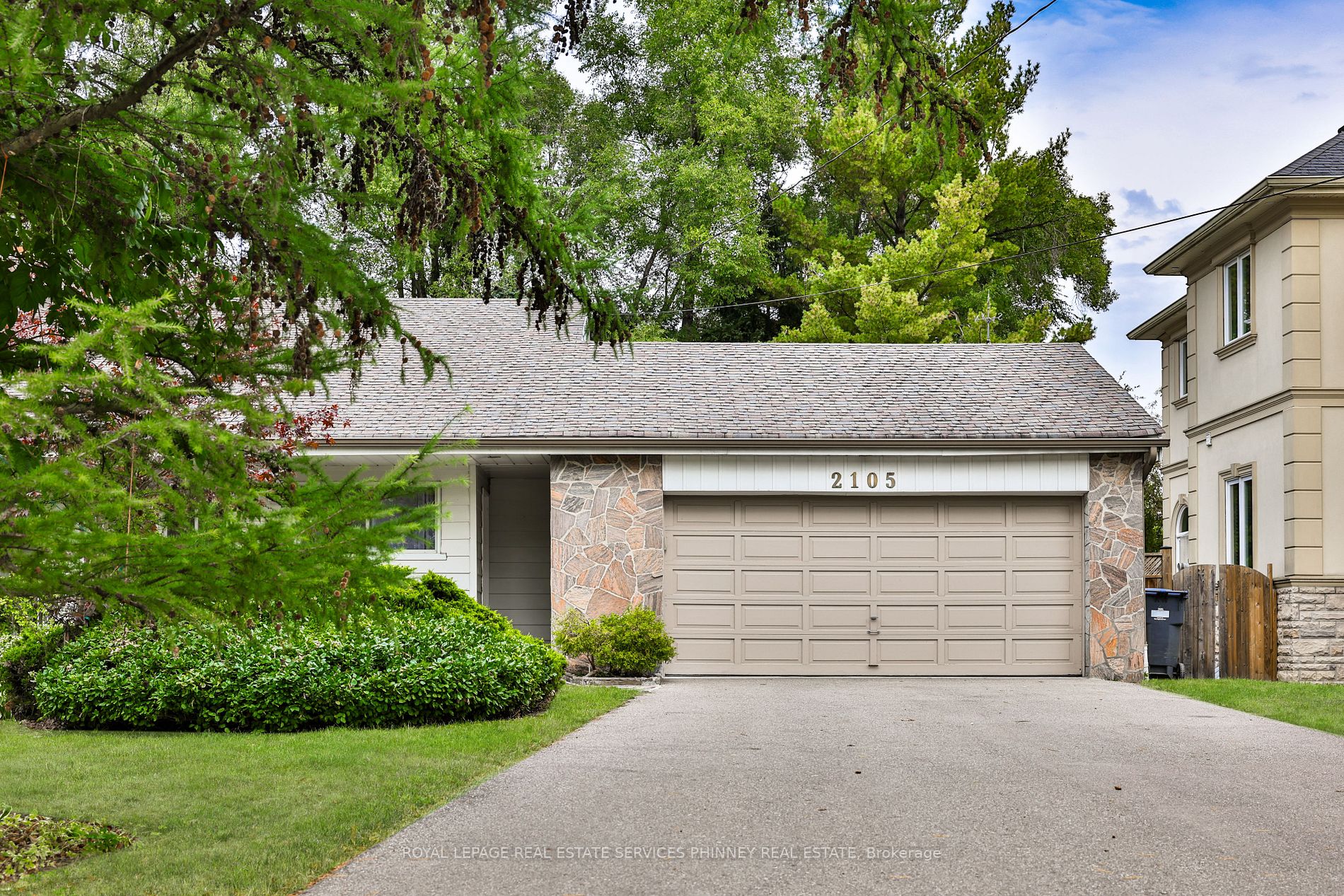2105 Stonehouse Cres