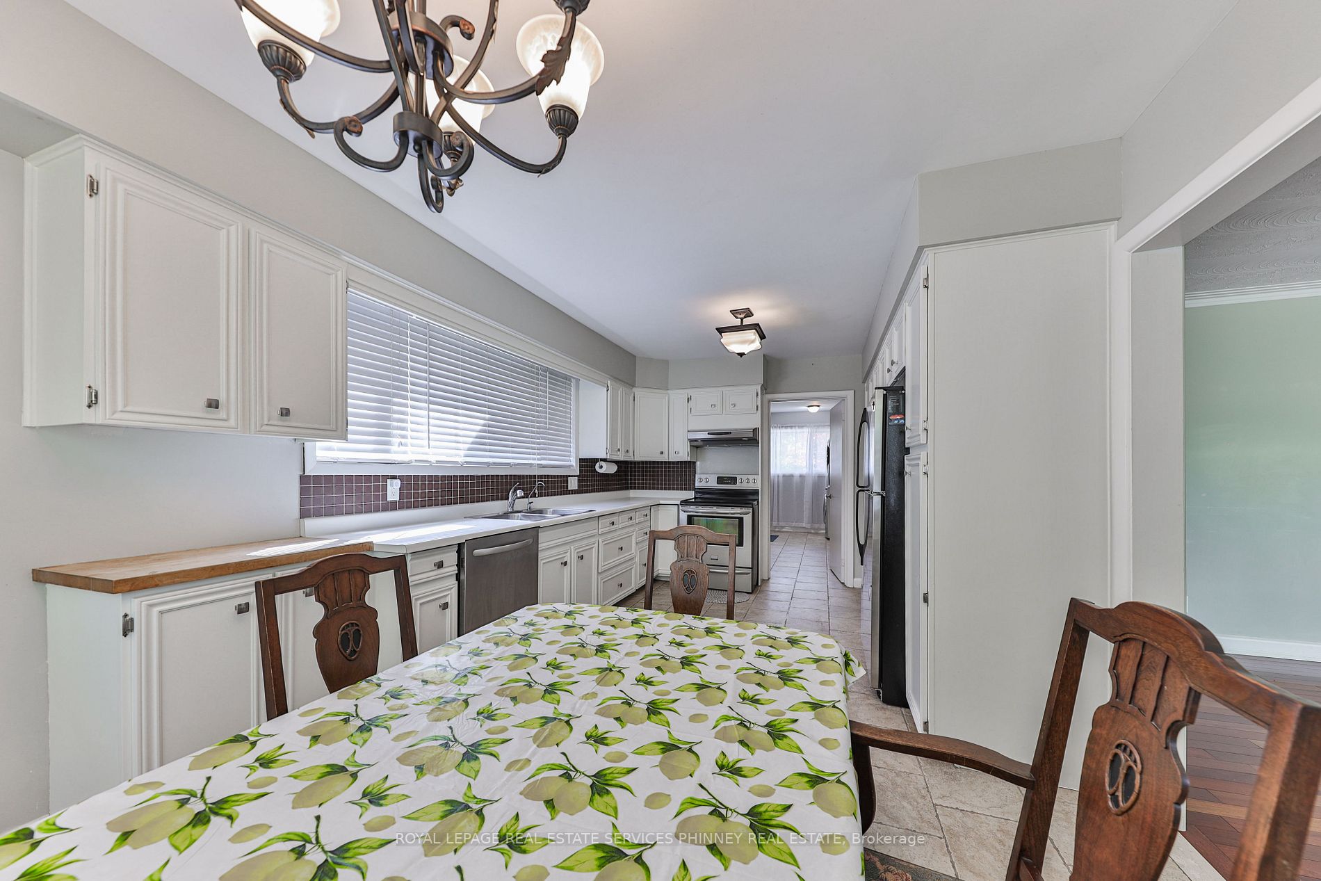 2105 Stonehouse Cres