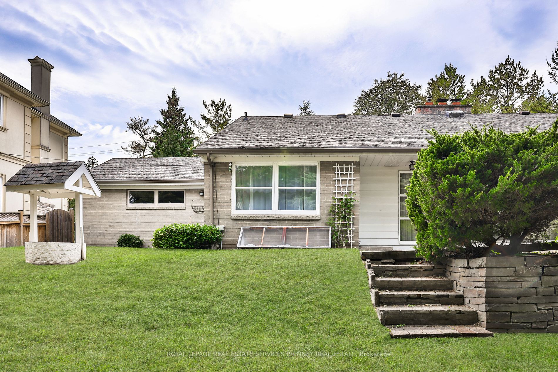 2105 Stonehouse Cres