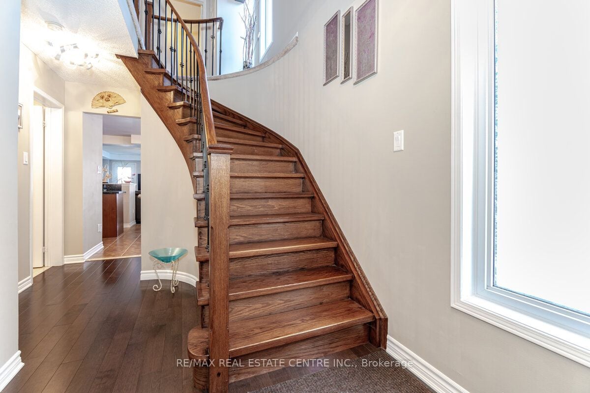 1193 Foxglove Pl