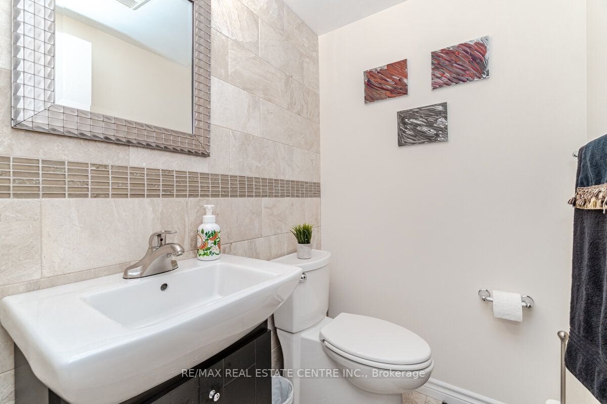 1193 Foxglove Pl