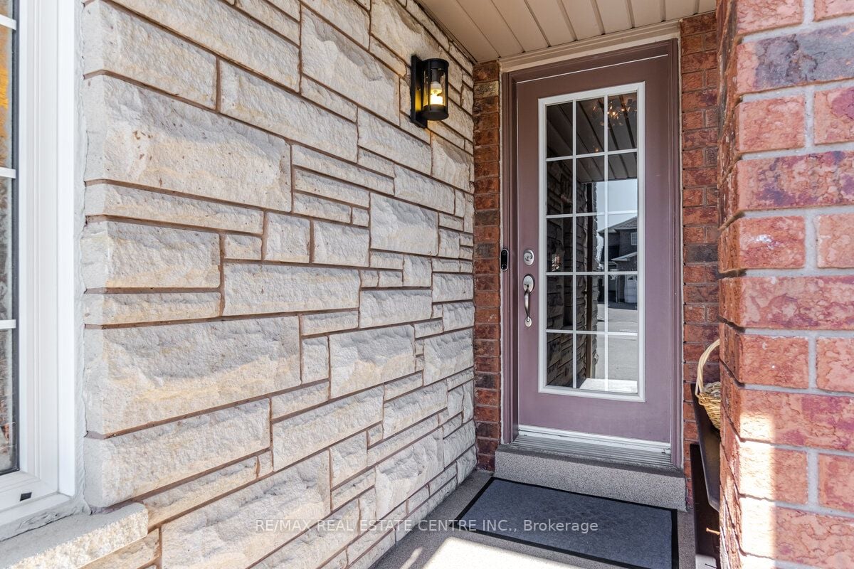1193 Foxglove Pl