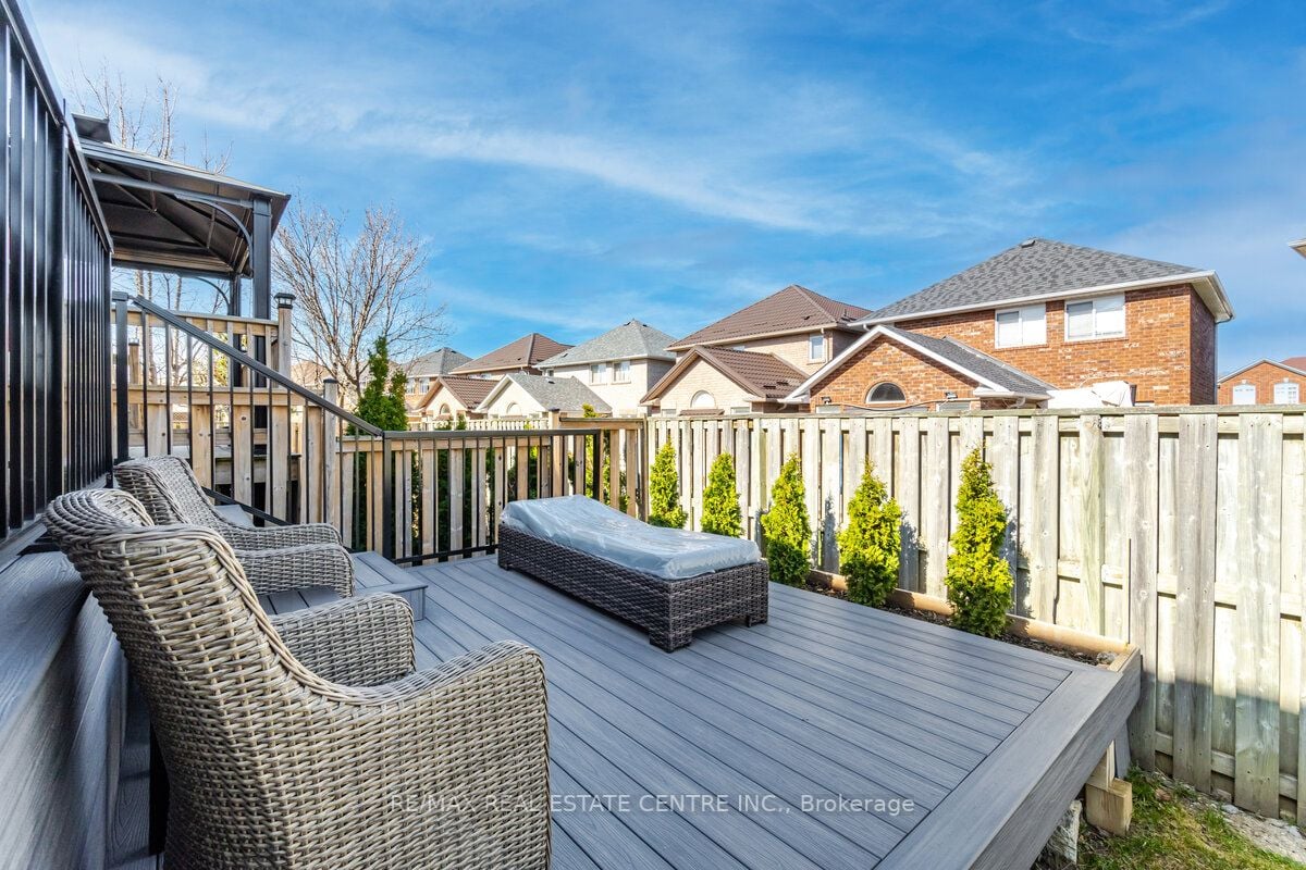 1193 Foxglove Pl