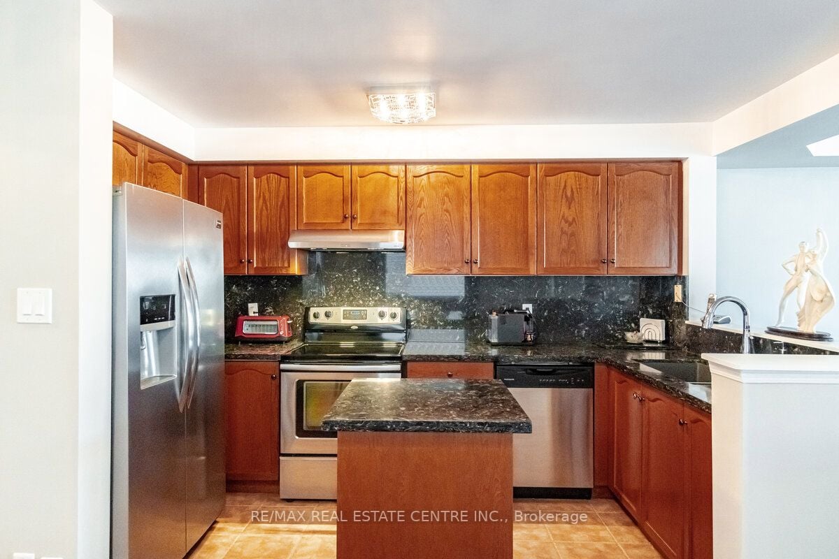 1193 Foxglove Pl