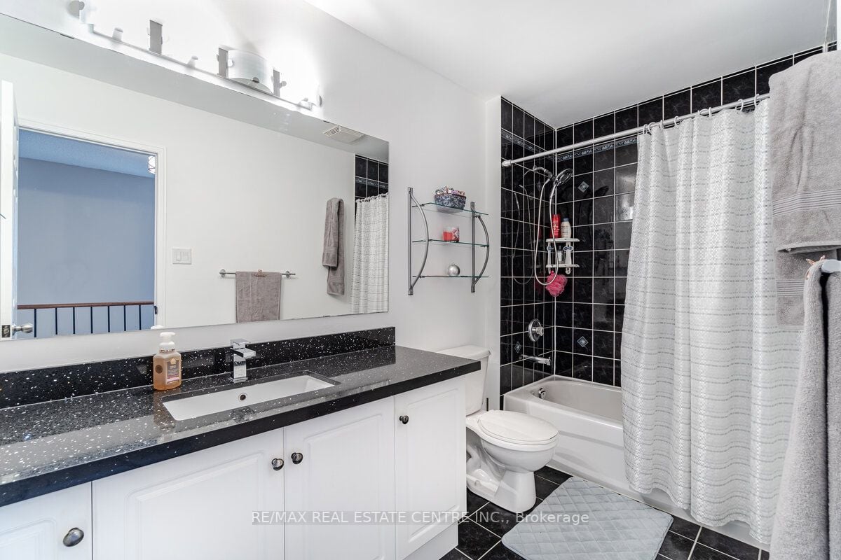 1193 Foxglove Pl