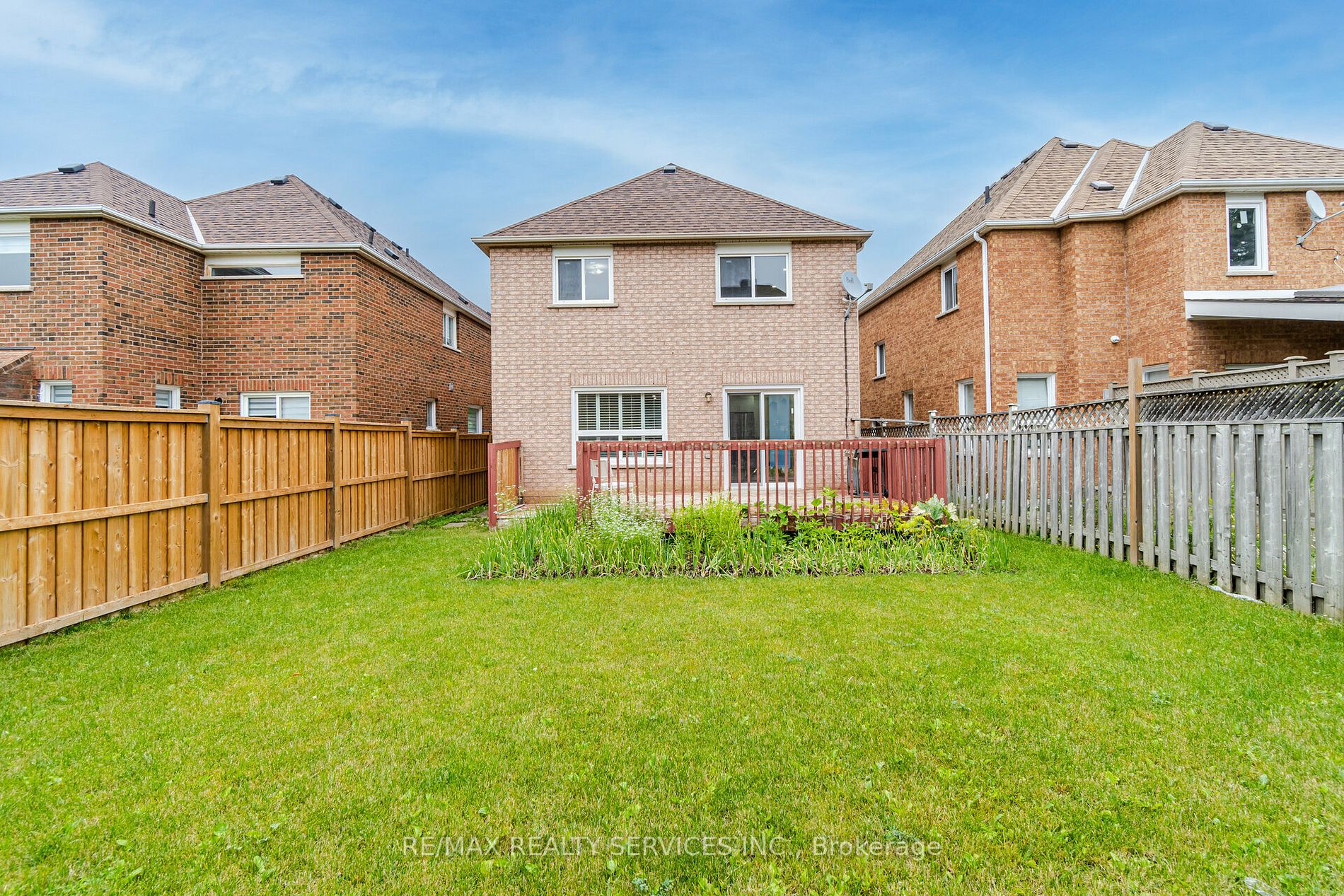 4 Treepark St