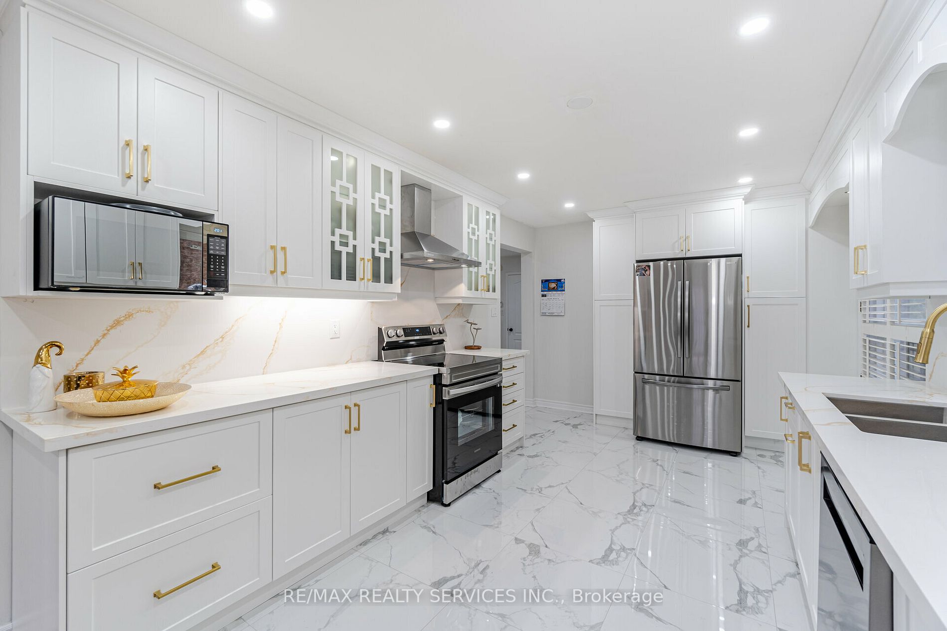 4 Treepark St
