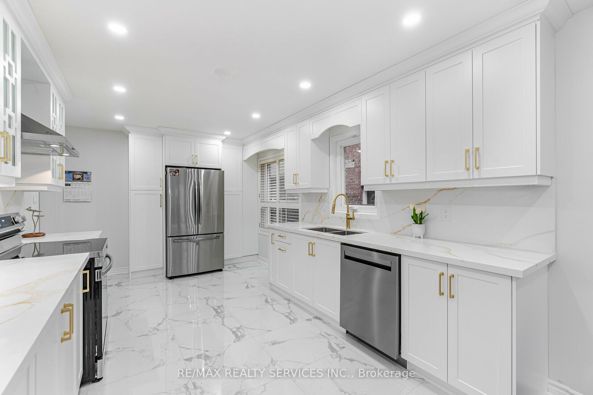 4 Treepark St