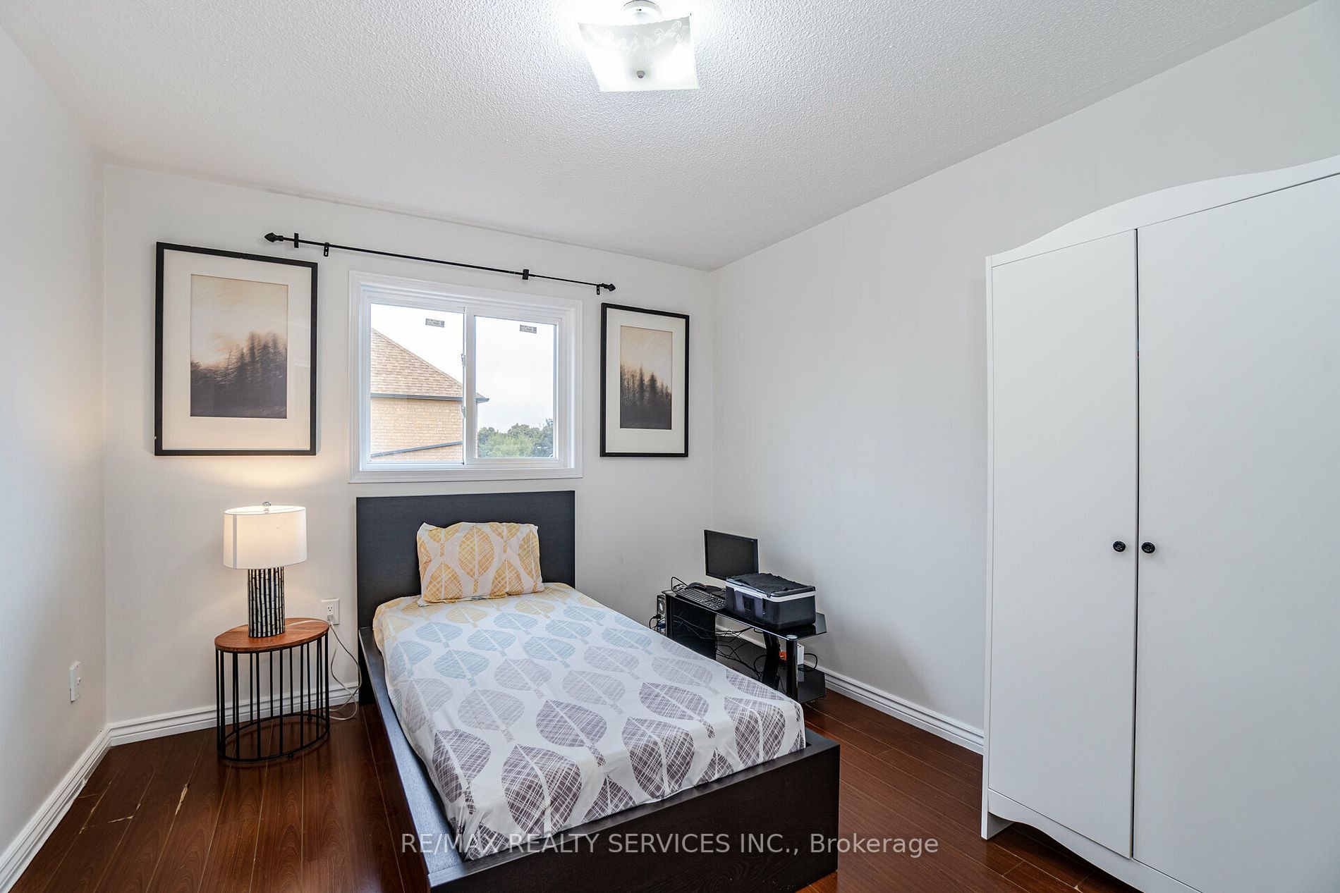 4 Treepark St