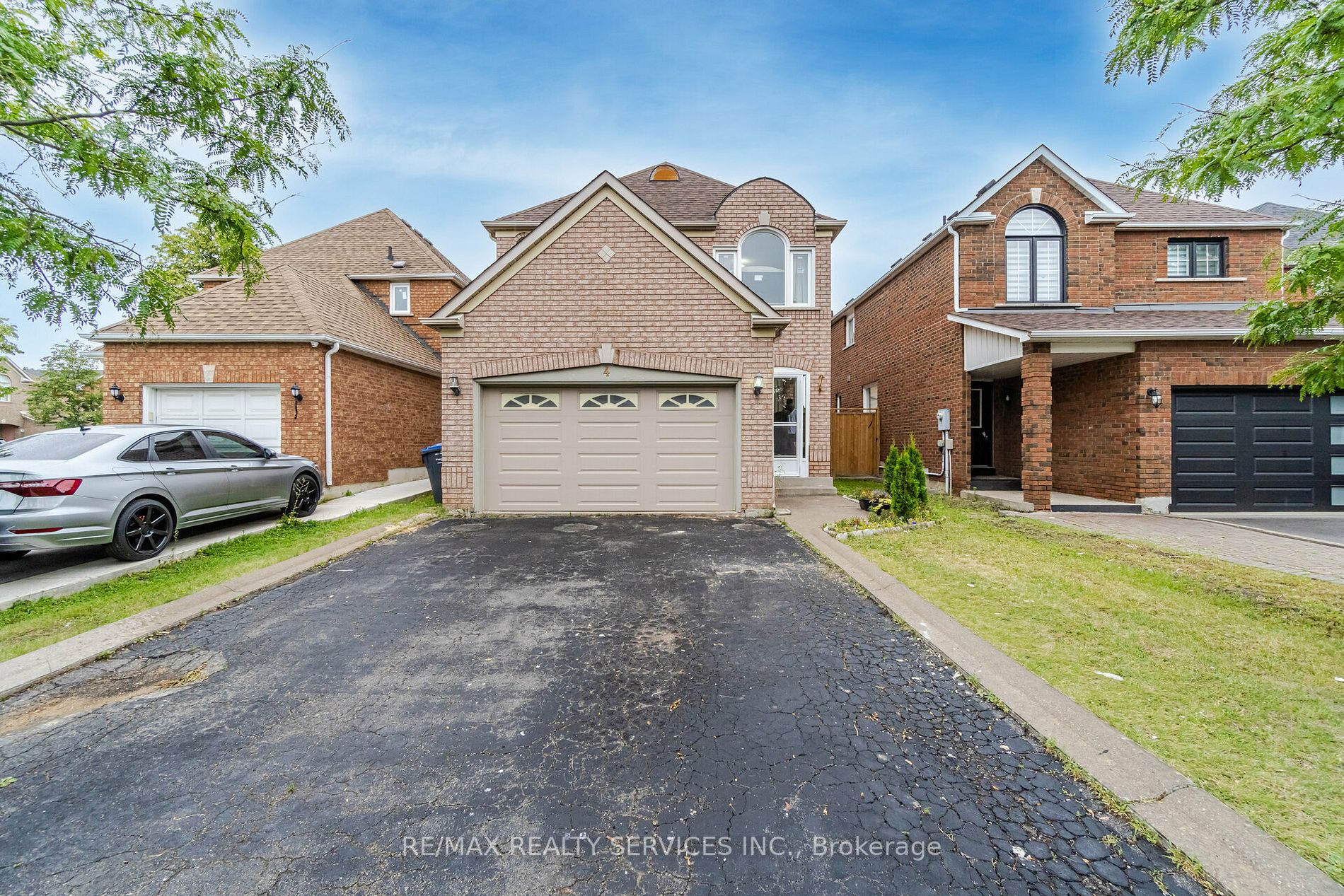4 Treepark St