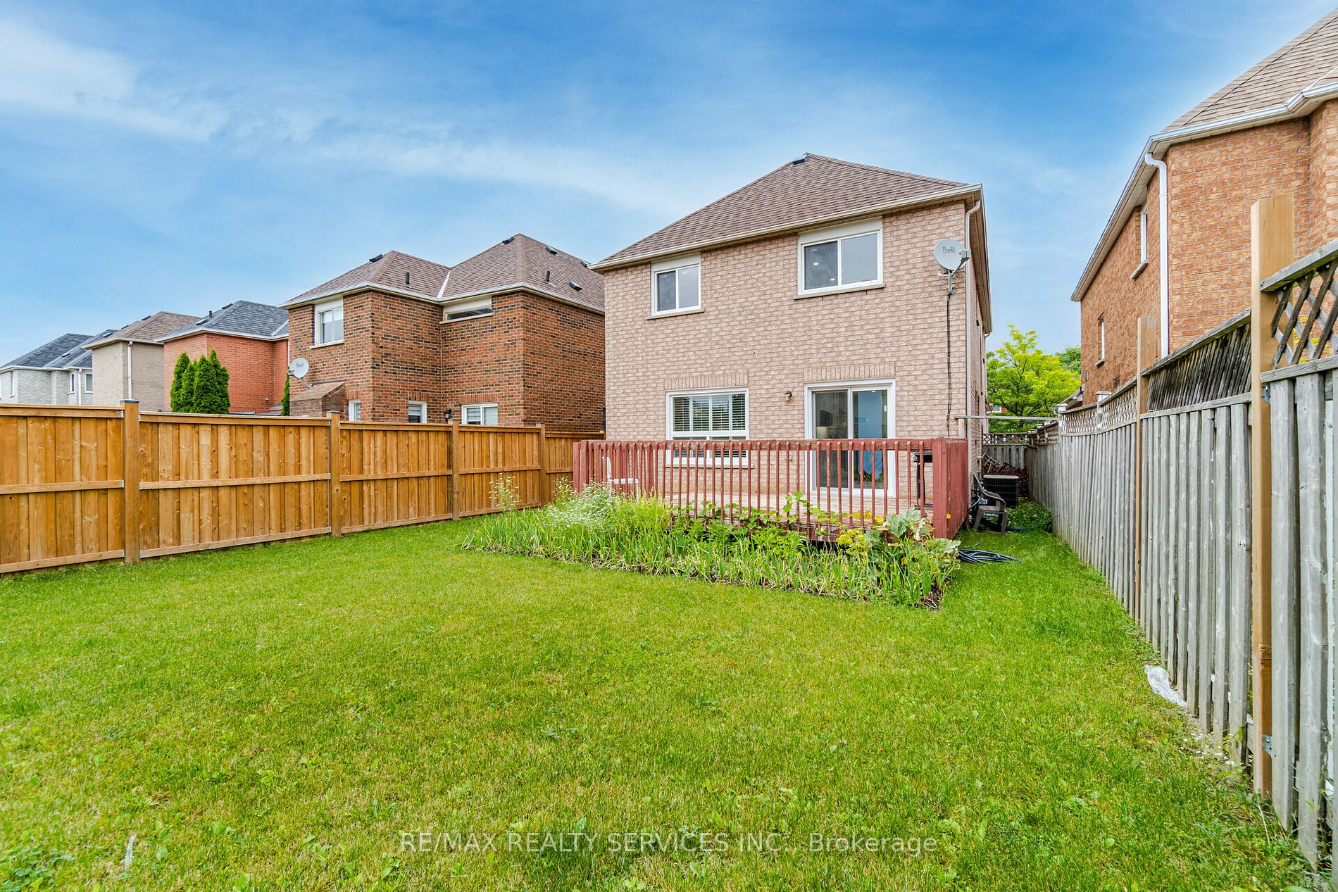 4 Treepark St