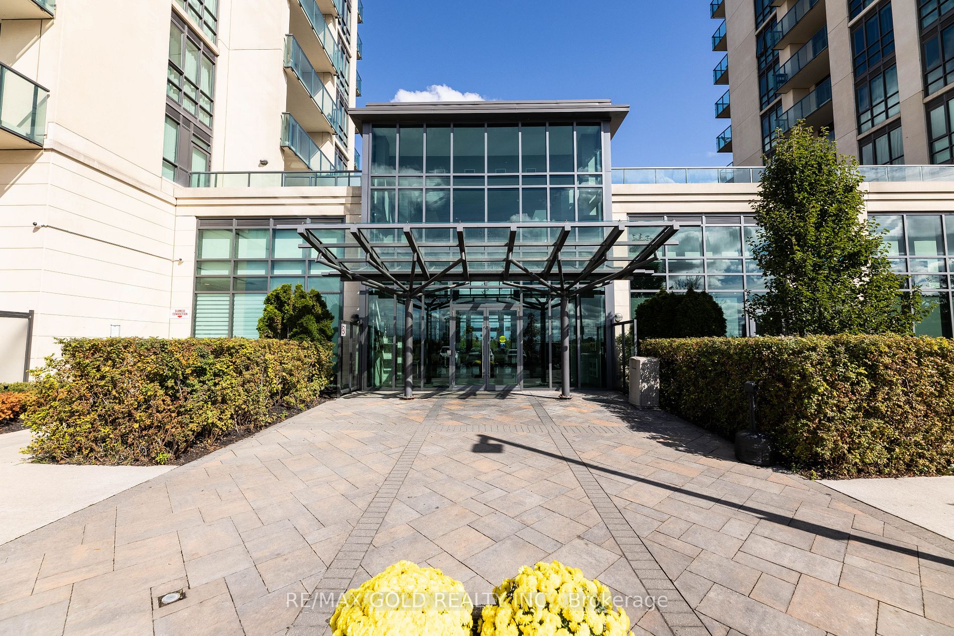 55 Yorkland Blvd, #704