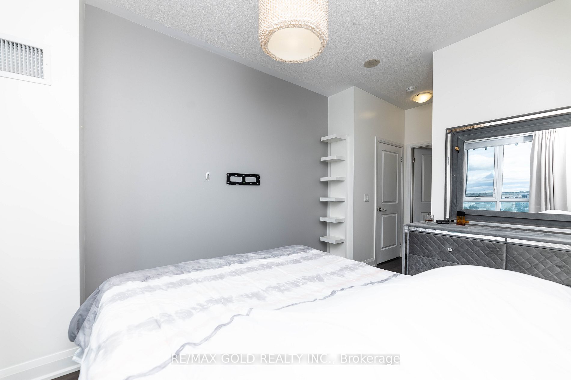 55 Yorkland Blvd, #704