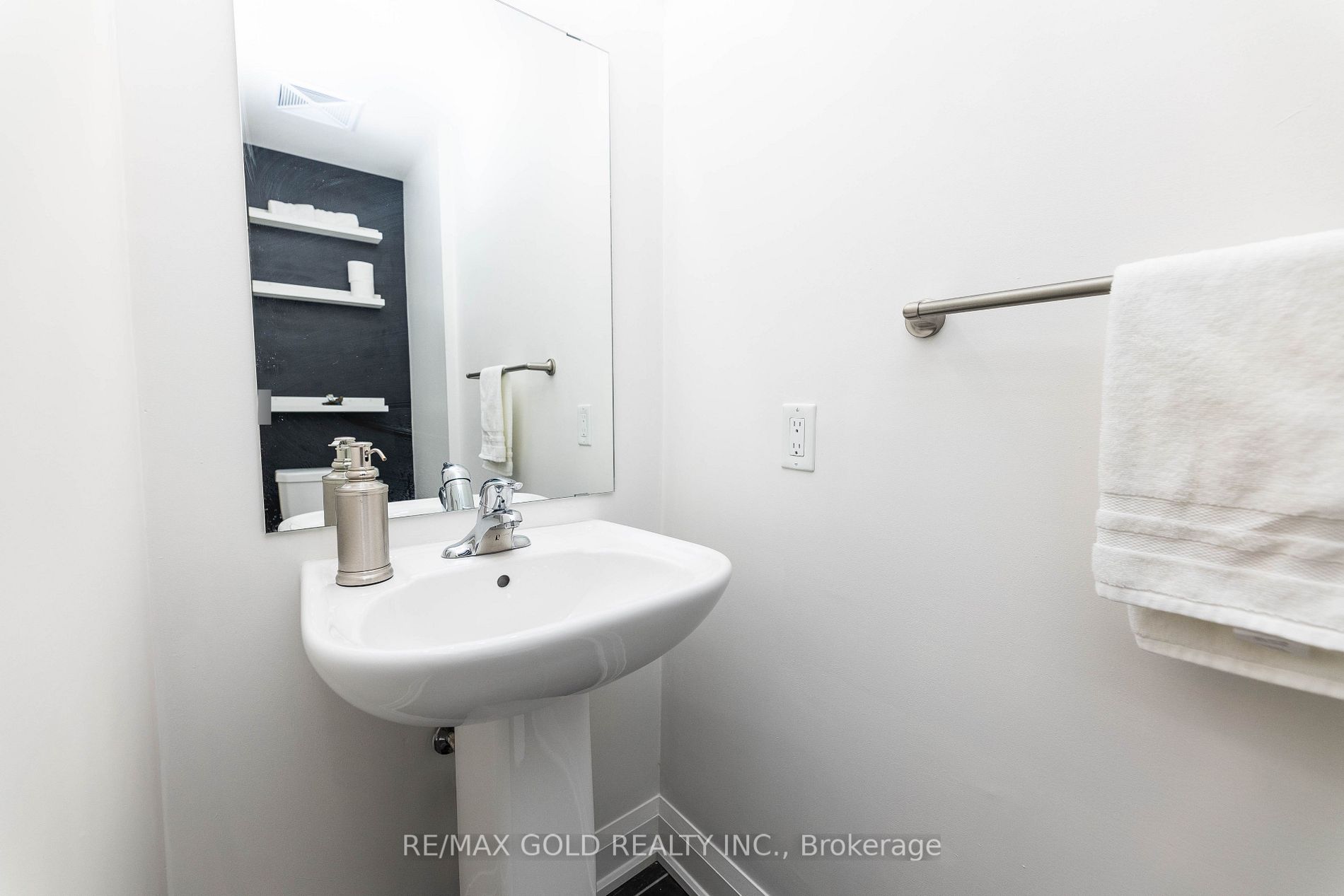 55 Yorkland Blvd, #704