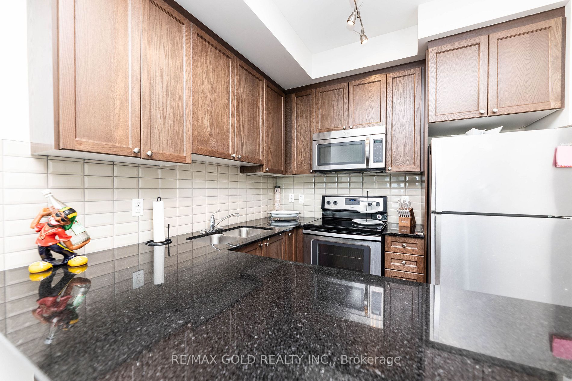 55 Yorkland Blvd, #704