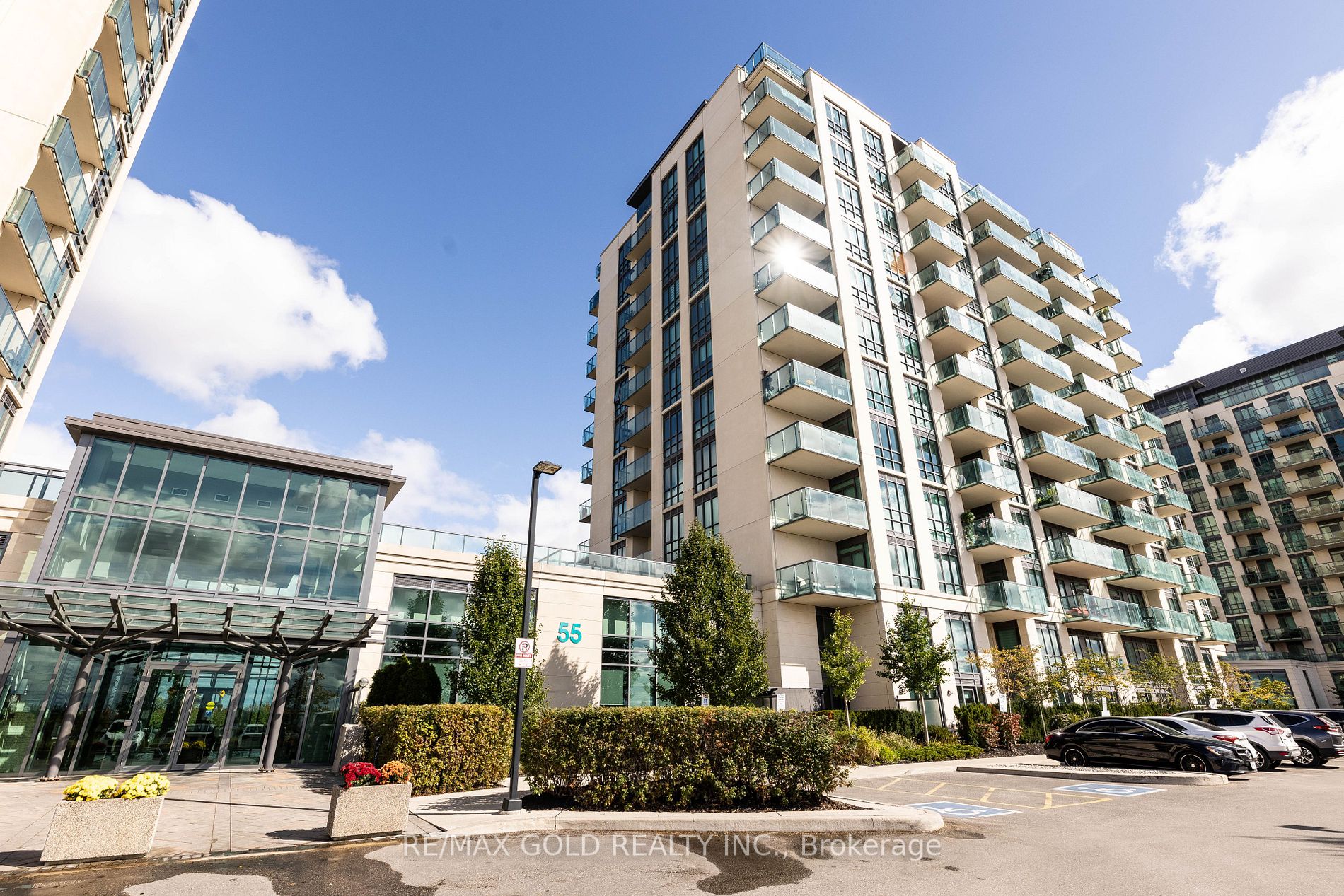 55 Yorkland Blvd, #704