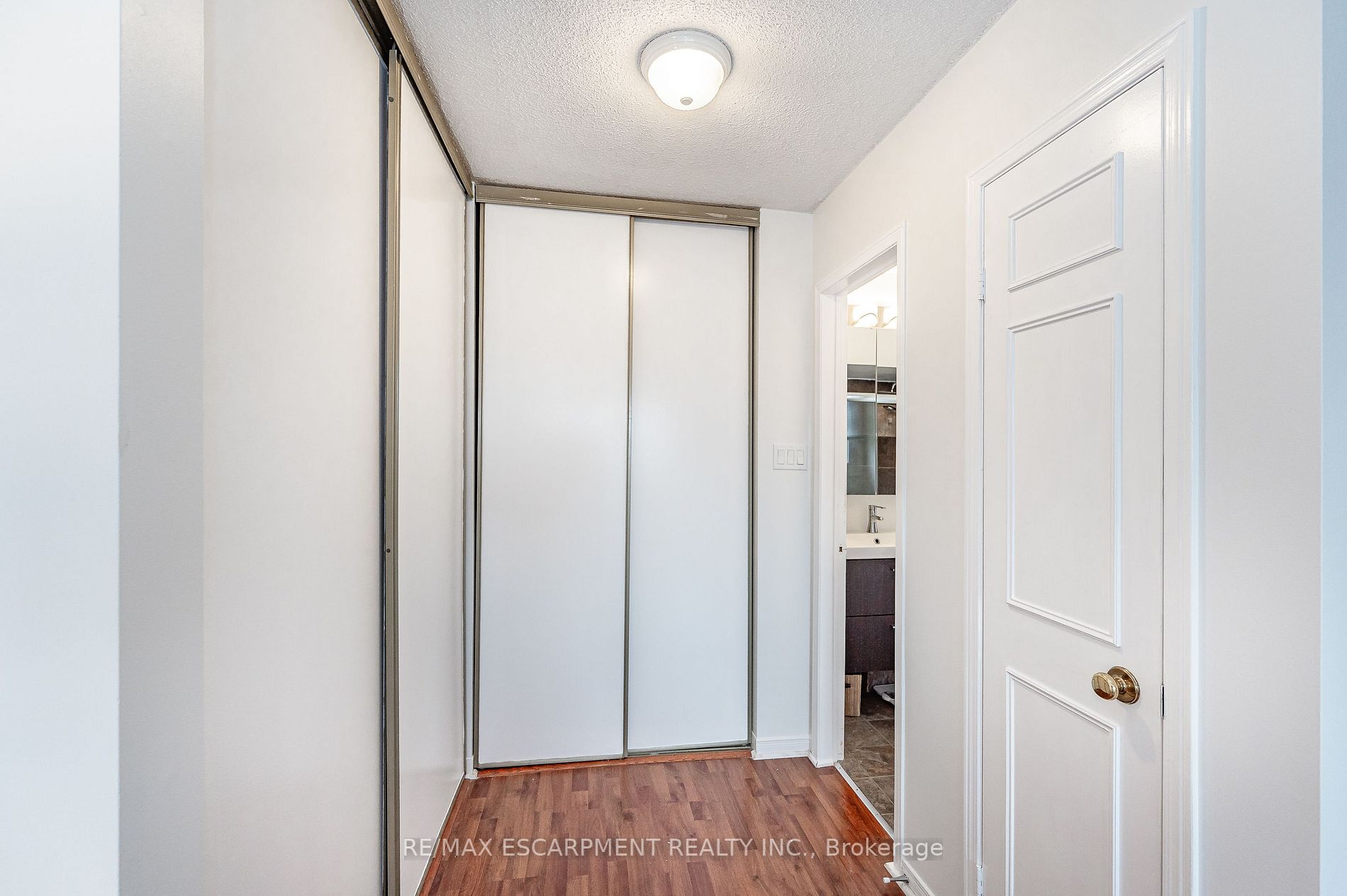 54 Cotswold Crt