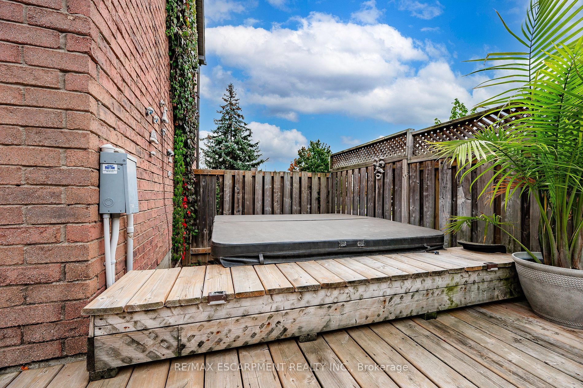 54 Cotswold Crt
