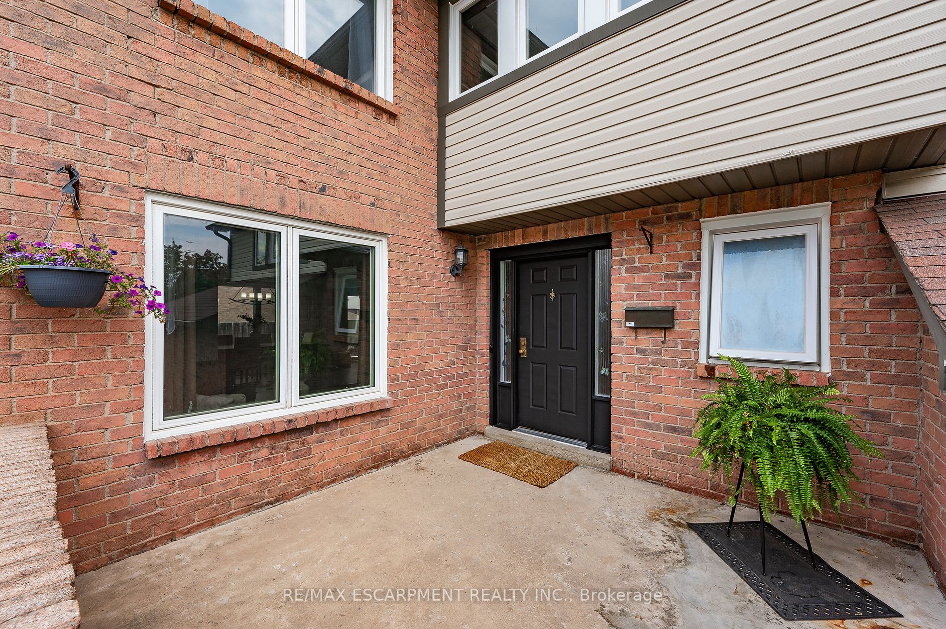 54 Cotswold Crt