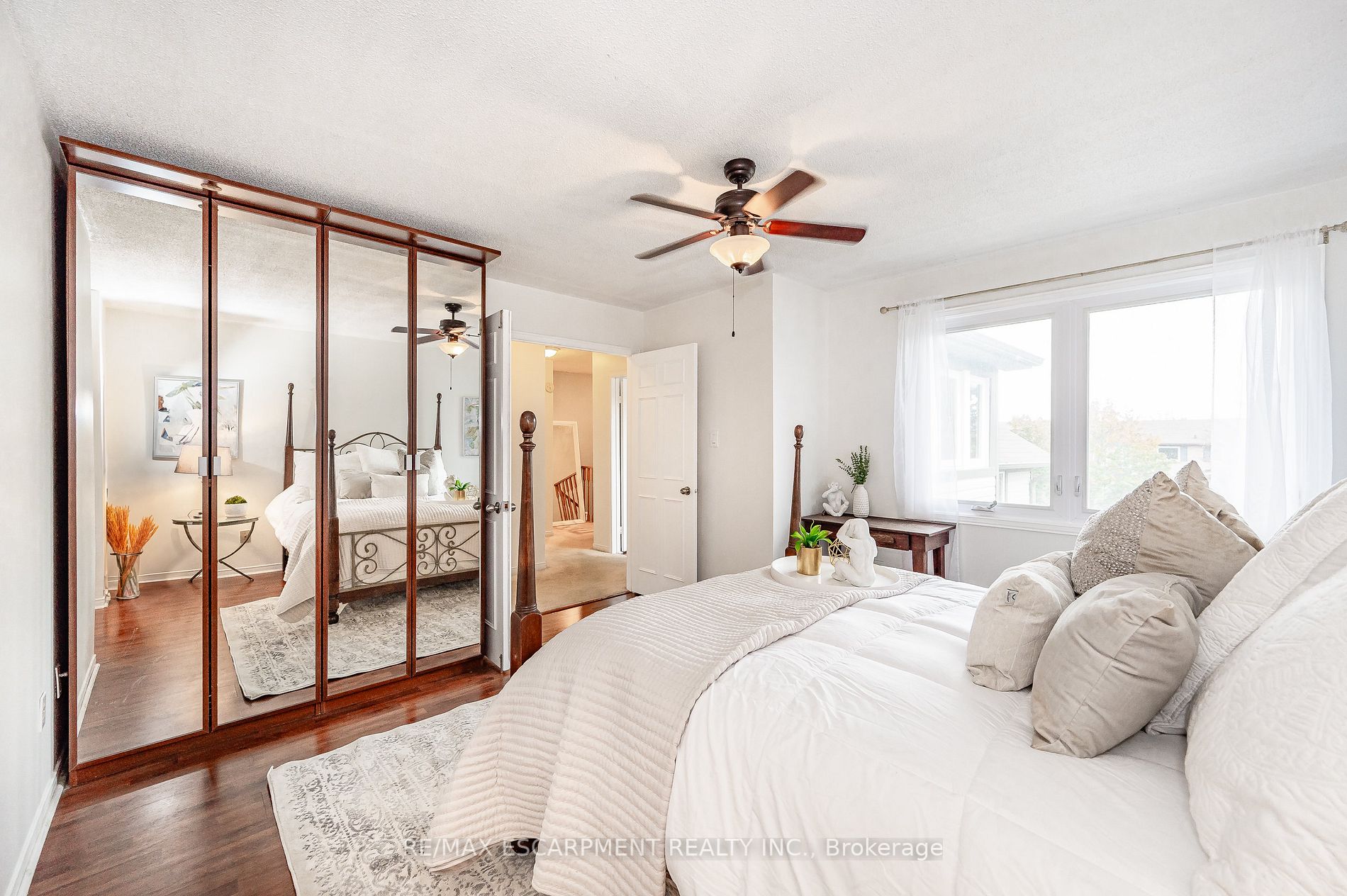 54 Cotswold Crt