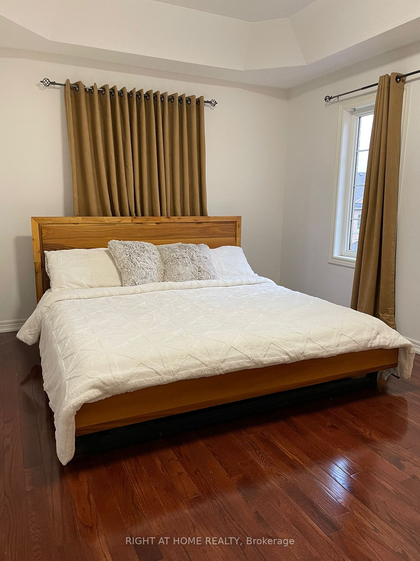 5537 Waterwind Cres