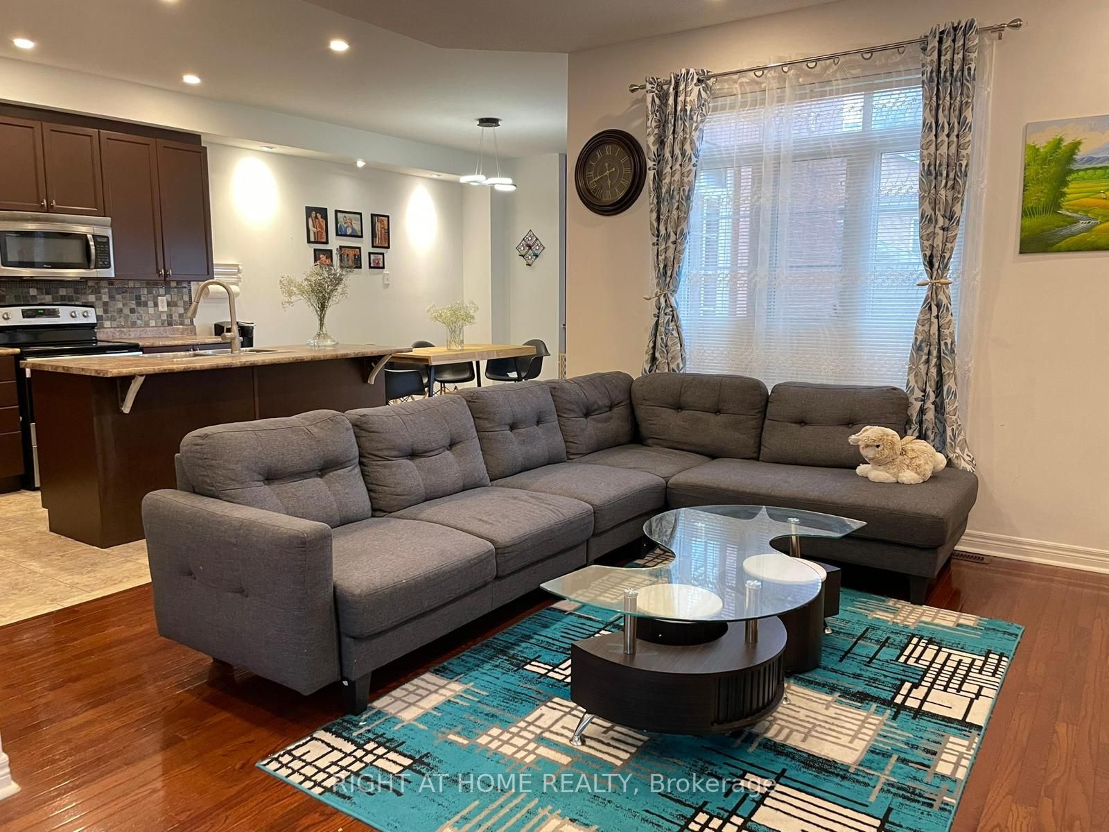 5537 Waterwind Cres