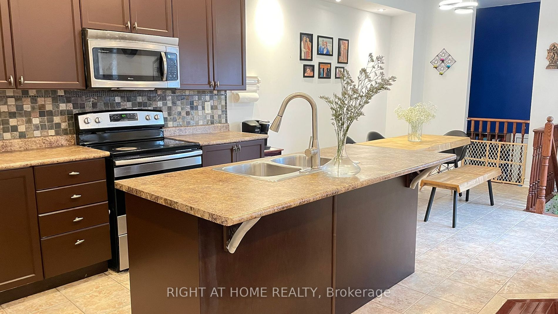 5537 Waterwind Cres