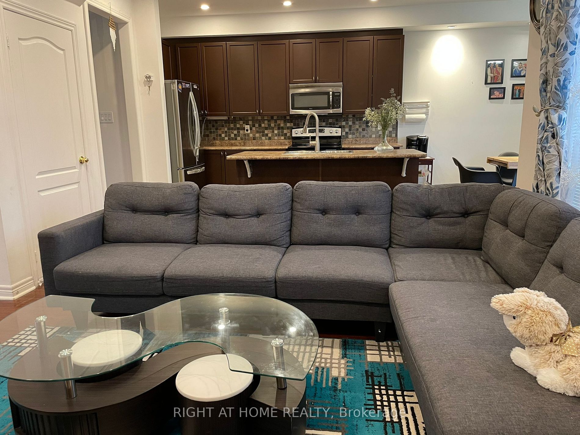 5537 Waterwind Cres