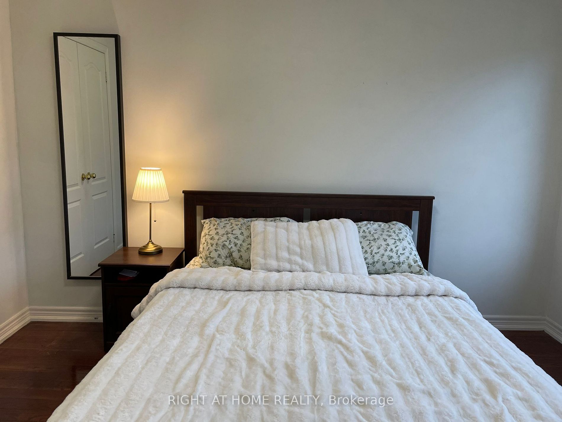 5537 Waterwind Cres