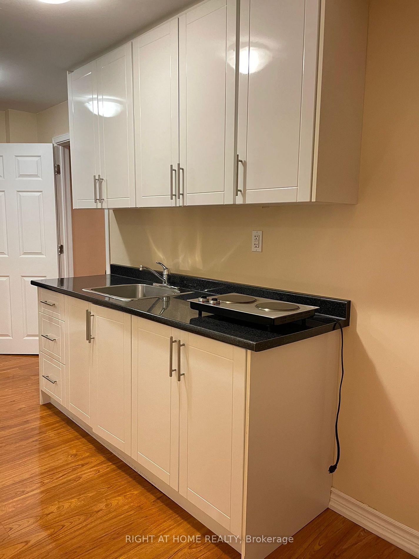 5537 Waterwind Cres
