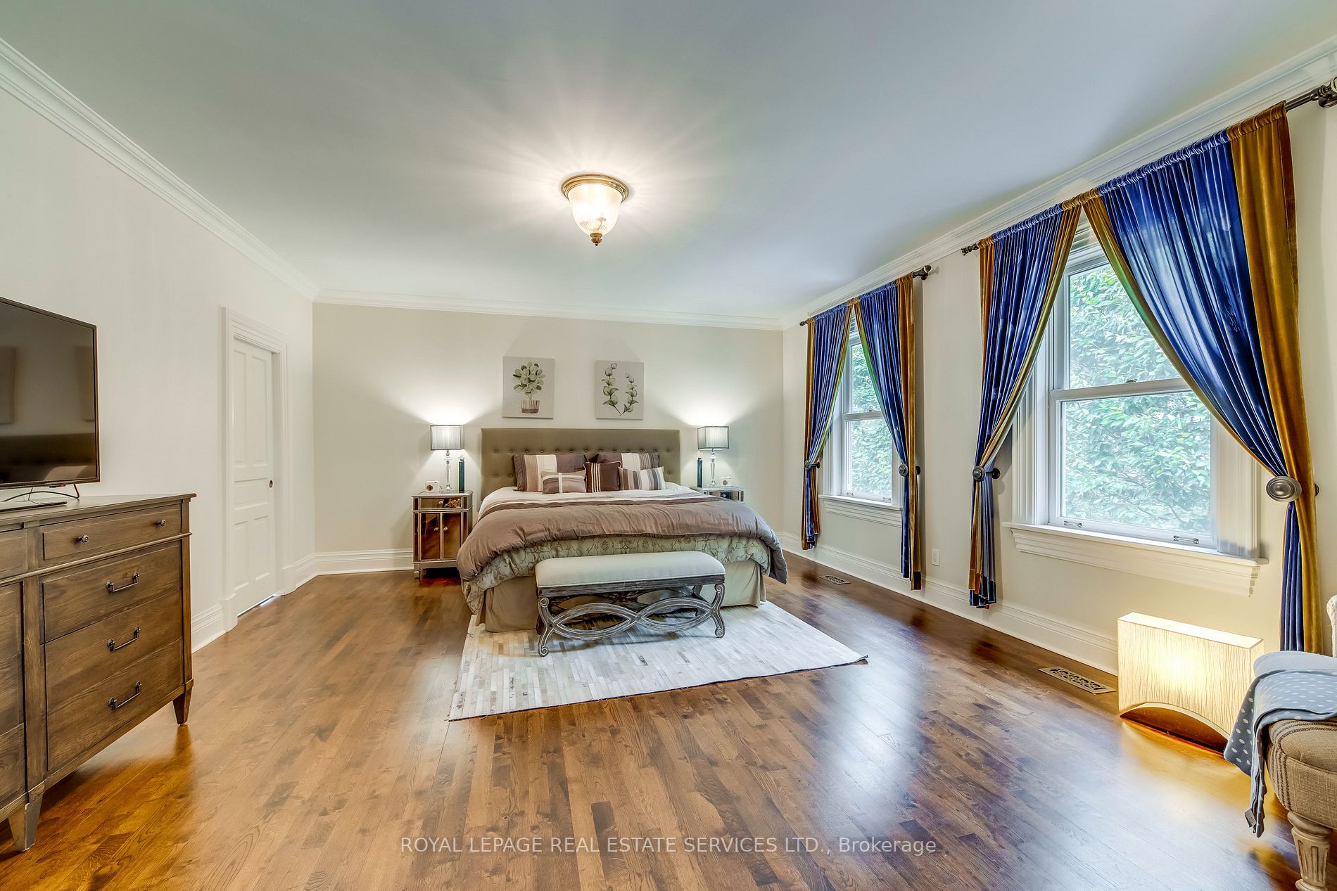 225 William St