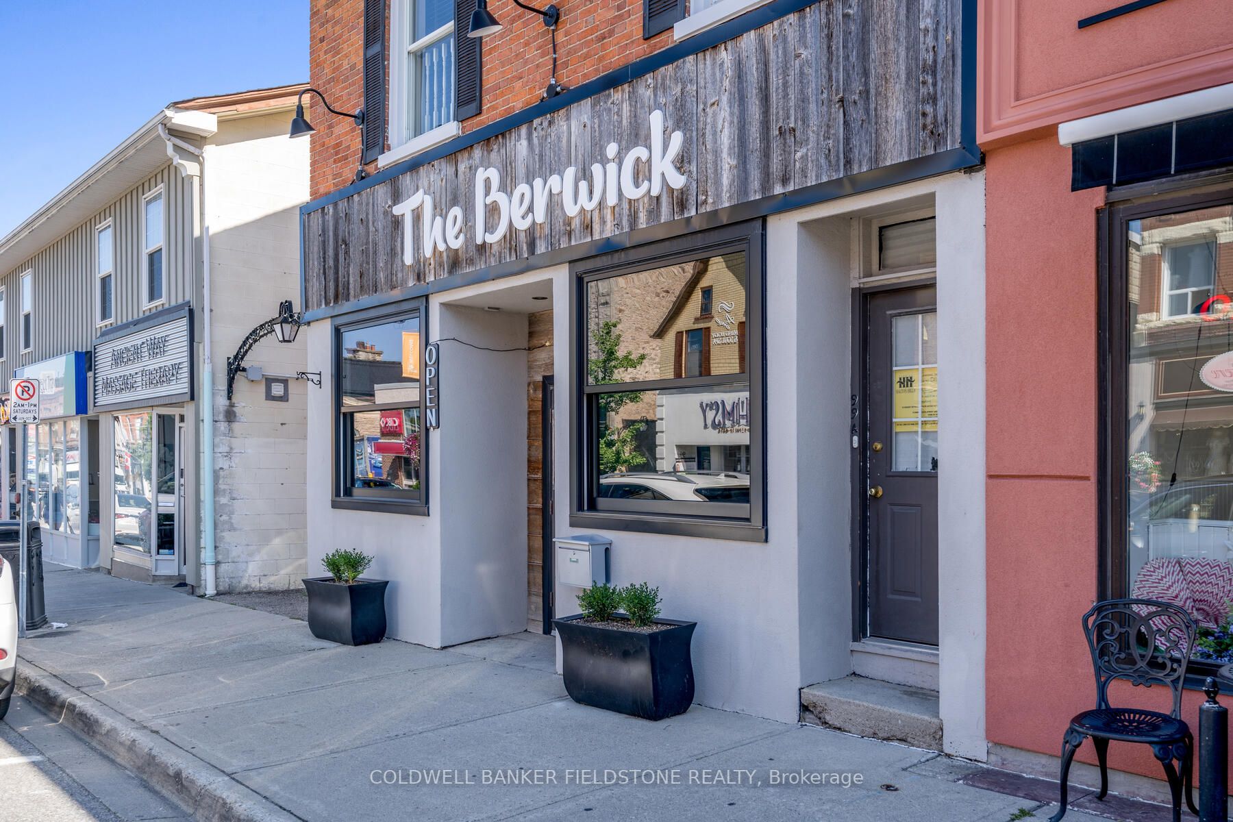 99 Main St S