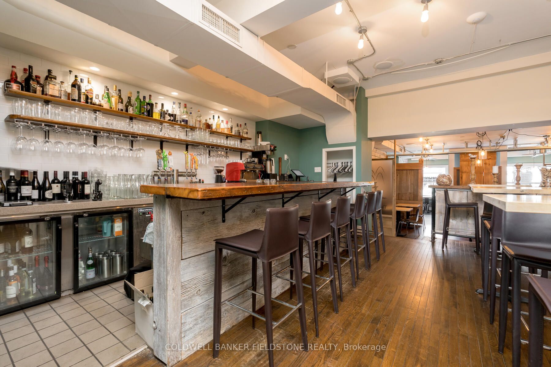 99 Main St S