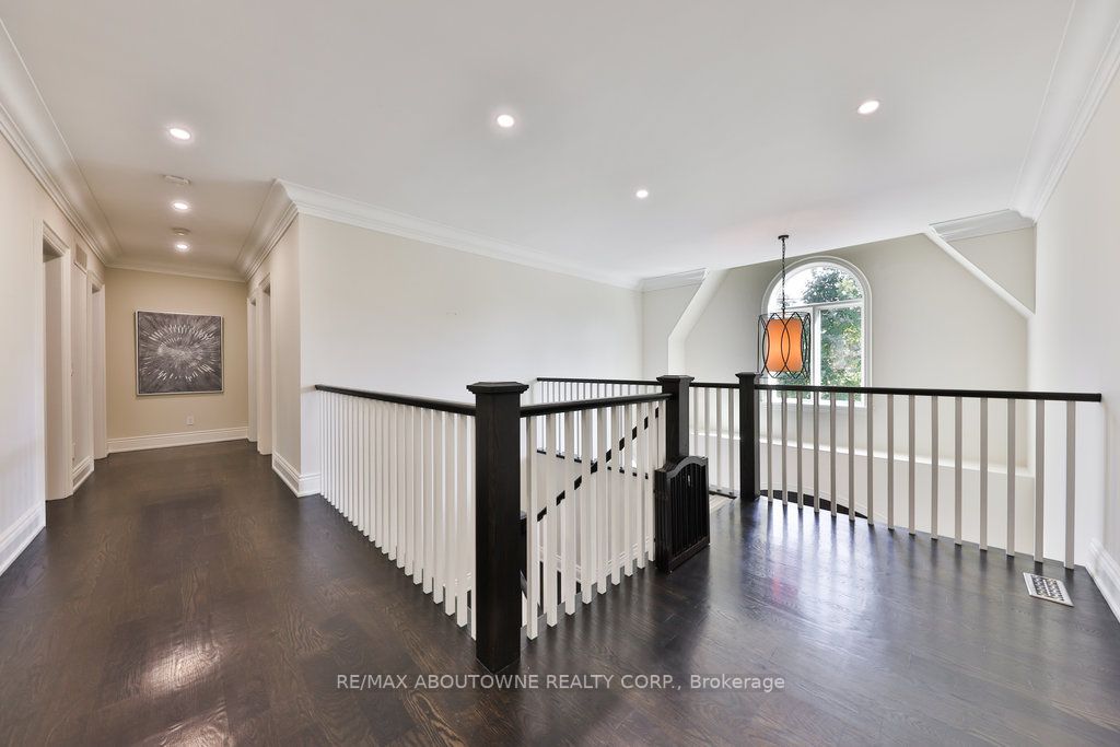 2015 Elmhurst Ave