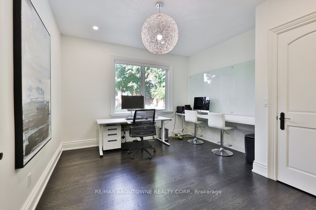2015 Elmhurst Ave