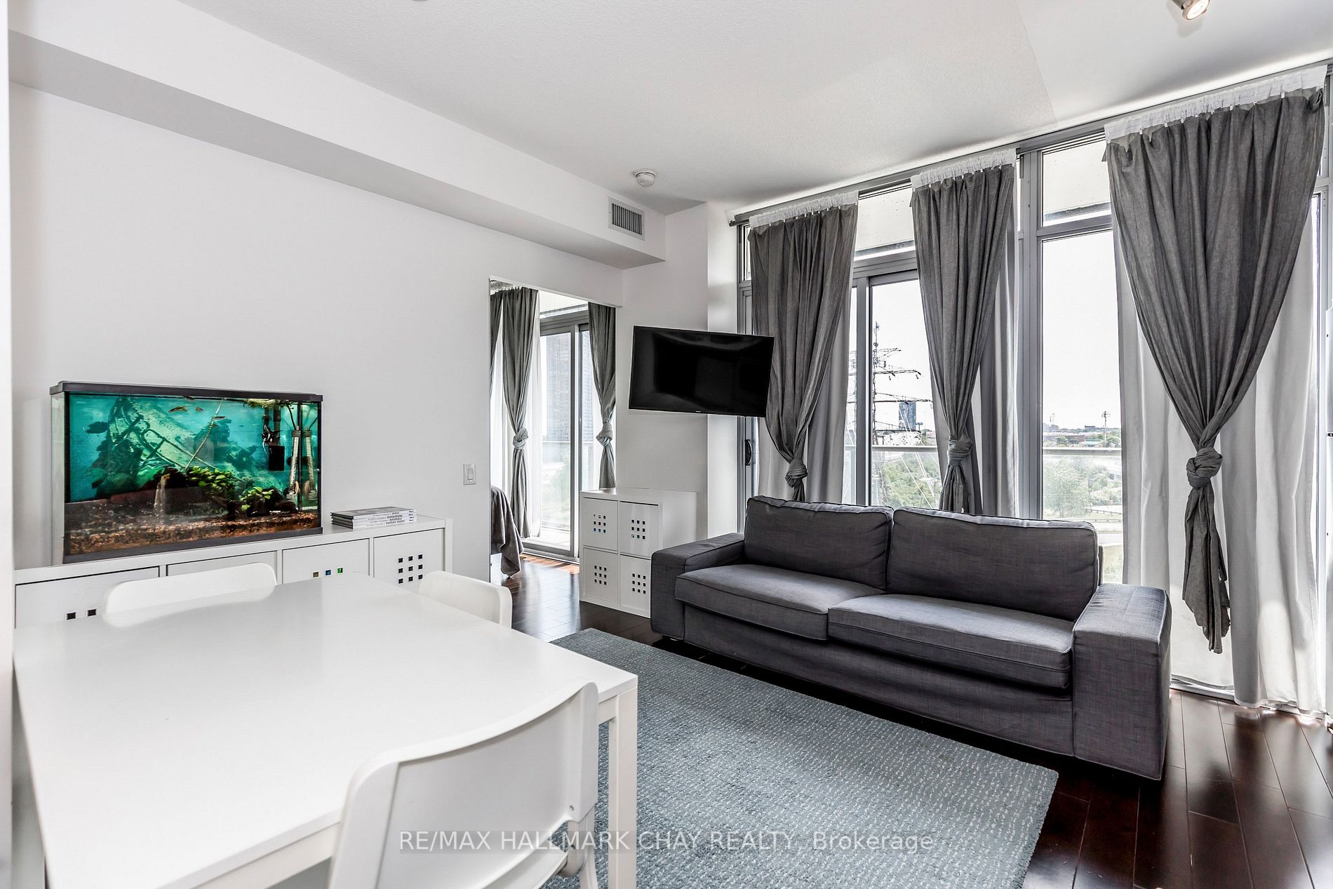 105 The Queensway Ave W, #605
