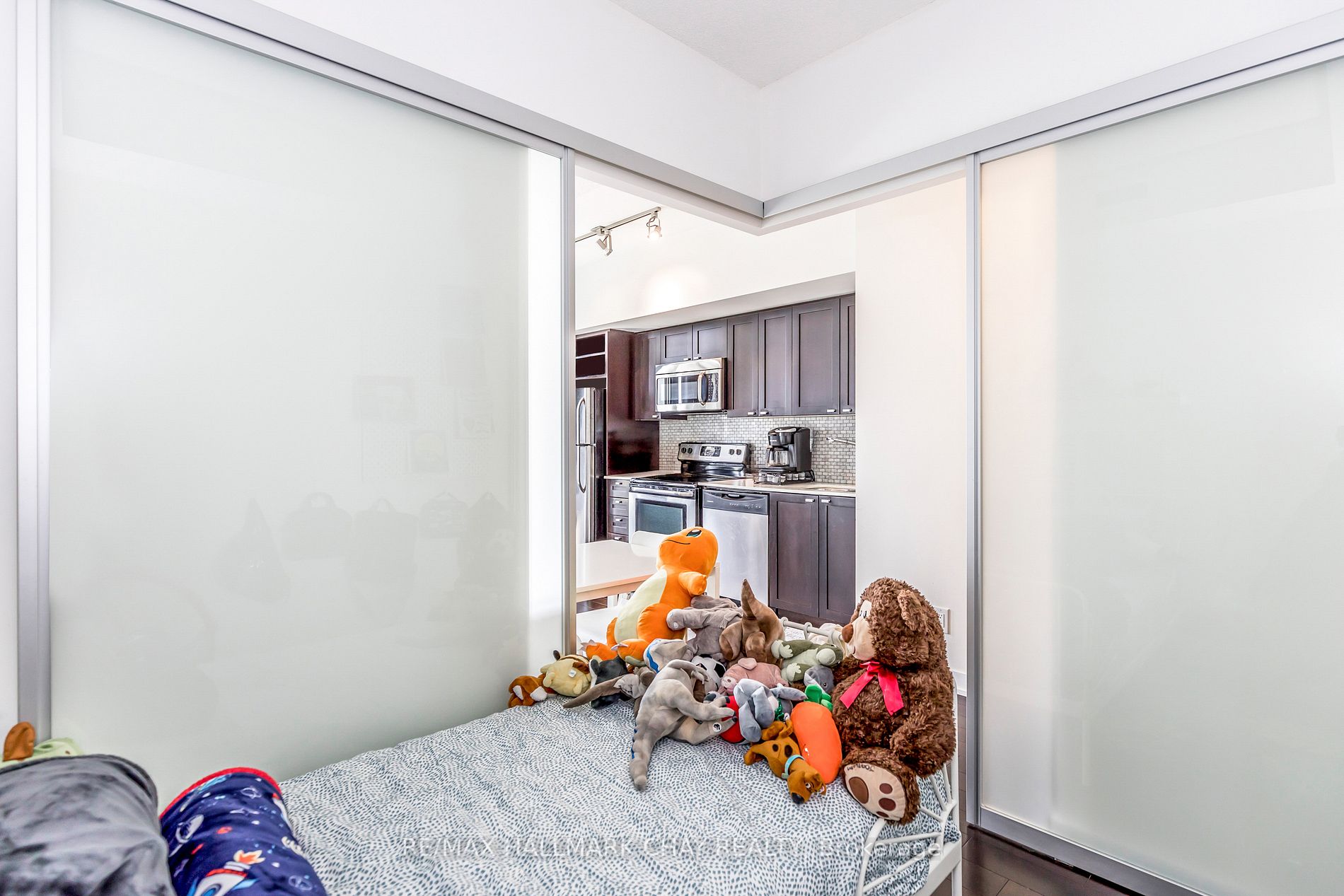 105 The Queensway Ave W, #605