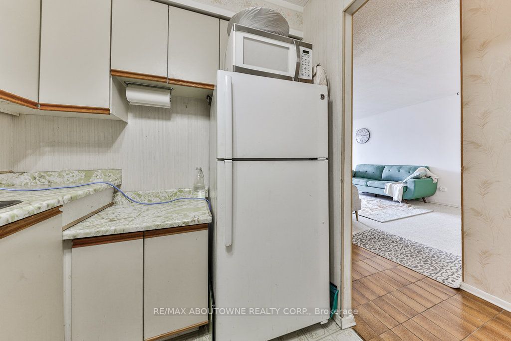 975 Warwick Crt, #1005