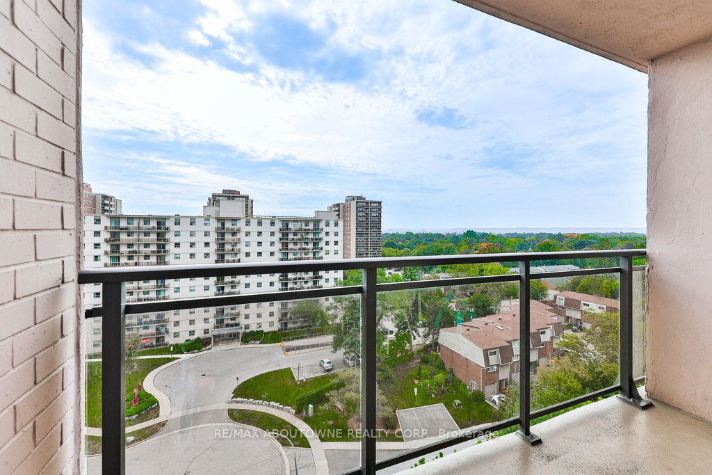 975 Warwick Crt, #1005