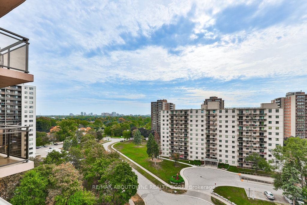 975 Warwick Crt, #1005