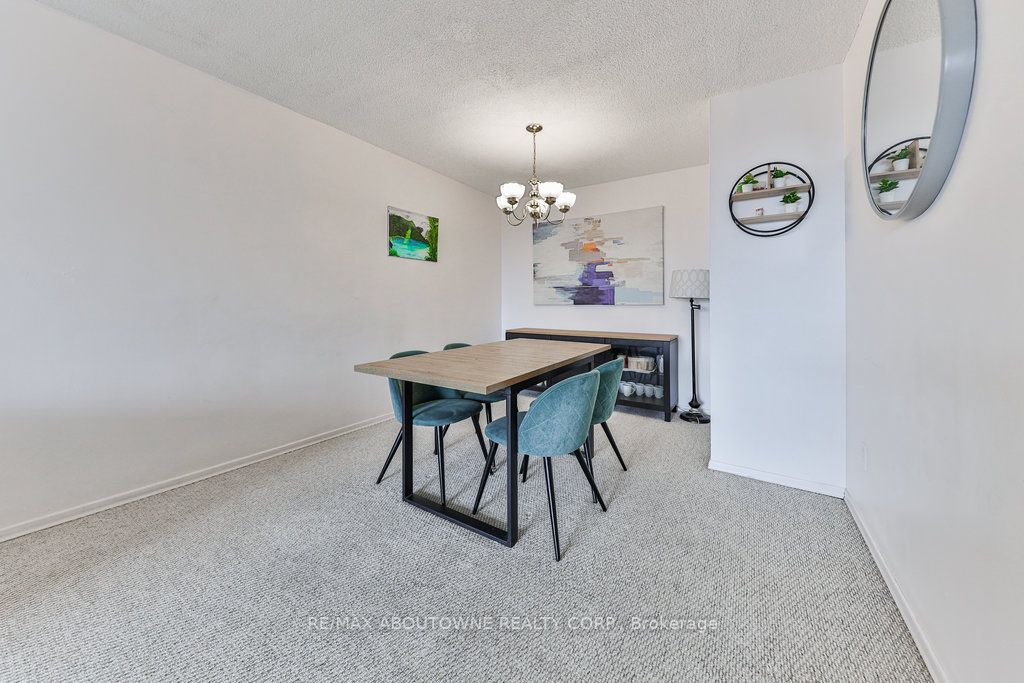 975 Warwick Crt, #1005